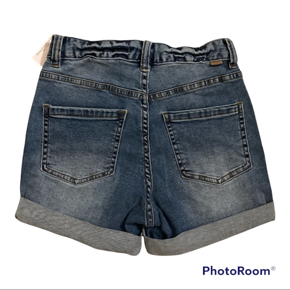 Blue O’Neill jean shorts size 24. - Picture 2 of 2